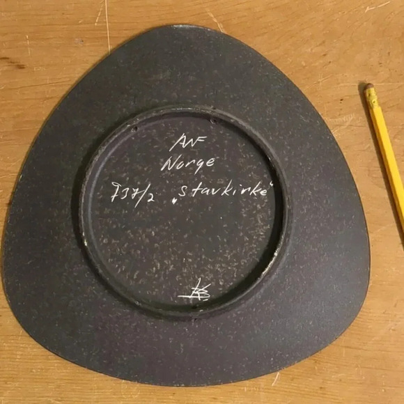 Arnold Wiig Decorative  Plate "Stavkirke" - Picture 2 of 4